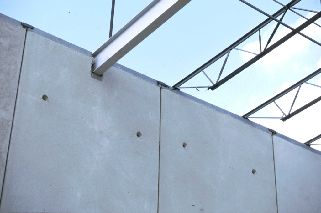 Figure 5: Loadbearing panels supporting a steel roof (Losch 2005)